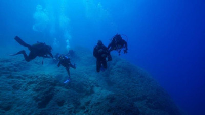 Bakan Ersoy, Akdeniz’in 2 bin yıllık su altı hazinesine dalış yaptı
