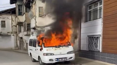 Minibüs alev topuna döndü!
