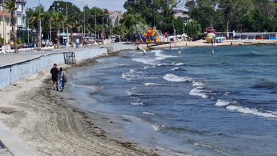 Kuvvetli rüzgâr Tekirdağ’ı vurdu: Denize girmek yasaklandı!
