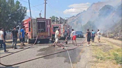 Tarım arazisi cayır cayır yandı!