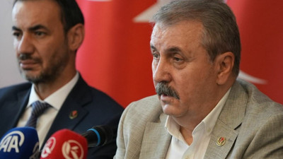Mustafa Destici kurultay yorumuyla iktidarı ters köşe yaptı!