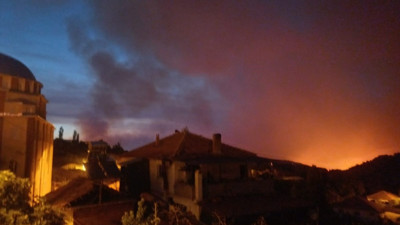 Ahmetli'de çıkan orman yangını Salihli'ye ulaştı