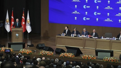 AKP’li vekil Erdoğan’a şikayet etti: Hala koltuklarında oturuyorlar! Salonda uğultular koptu...