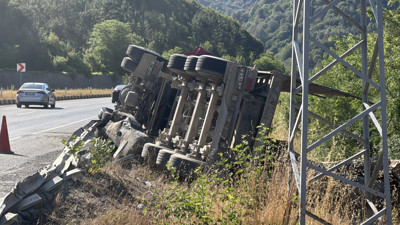 Tomruk yüklü TIR faciaya neden oluyordu!