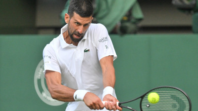 Djokovic set vermedi: Wimbledon'da güle oynaya üst tura
