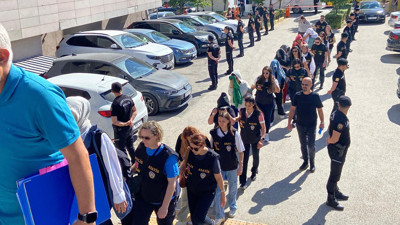 Kadınların rol aldığı şebekeye polis darbesi