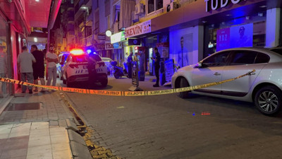 Silahlı saldırıdan şans eseri kurtuldu! Korku dolu anlar kamerada