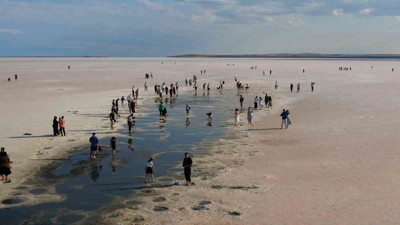 Ankara’nın İncisi Tuz Gölü’ne ziyaretçi akını!