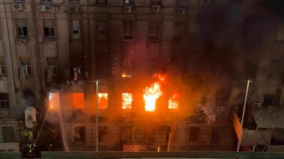 Kahire İletişim Merkezi’nde yangın! Ölü ve yaralılar var