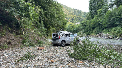 Rize’de ticari araç dereye uçtu!