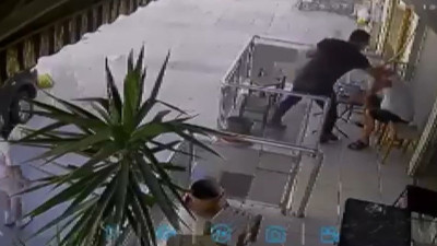 Küçükçekmece’de vahşi saldırı! Anbean kaydedildi!