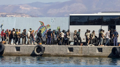 Yunanistan'dan göçmenlere vize duvarı
