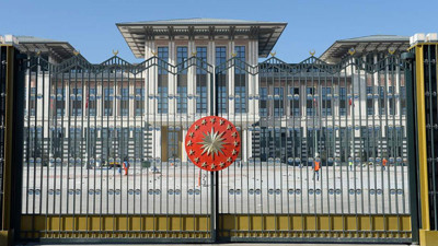 Saray’ın danışmanı bakana verdi veriştirdi!