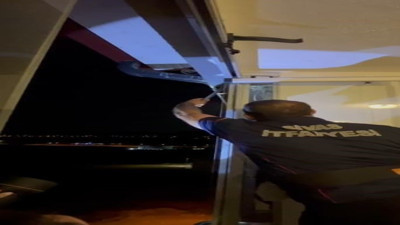 14’ncü kattan düşmüştü: Atmaca yavrusu yuvasına kavuştu!