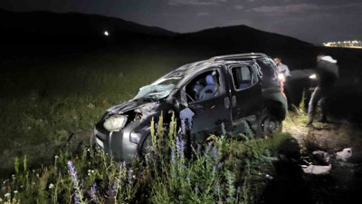 Sarıkamış’ta kontrolden çıkan araç şarampole devrildi! Yaralılar var