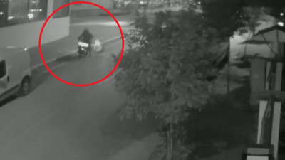 Adana’da kapkaç dehşeti! Kadın metrelerce sürüklendi