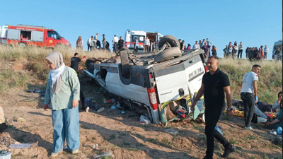 Tarım işçilerini taşıyan minibüs şarampole devrildi! Çok sayıda yaralı var