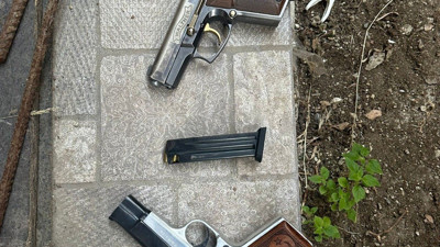 Motosikletli saldırganlar iş yerlerini kurşunladı!