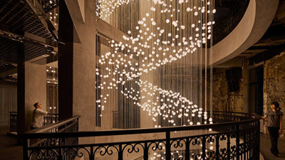 Geçmişle geleceği buluşturan ışık ve ses şöleni