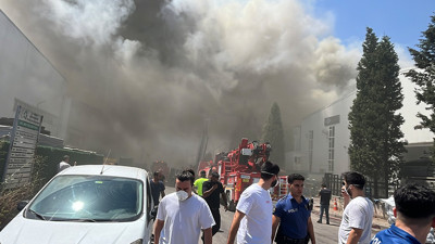 Dumanlar fabrikayı sardı! İtfaiye seferber oldu