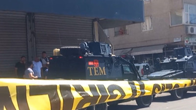 Diyarbakır’da şok saldırı! Polislere pompalı tüfekle ateş etti: Yaralılar var