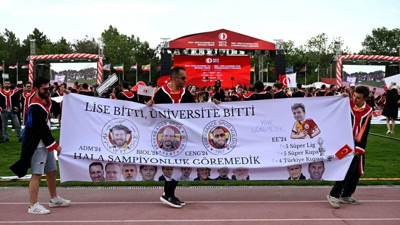 ODTÜ mezuniyet törenine Fenerbahçe pankartı damga vurdu!