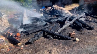 Sinop’ta yangın: Ahşap ambarlar küle döndü