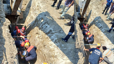 Kanalizasyon çalışmasında göçük! Ekipler kurtarmak için seferber oldu