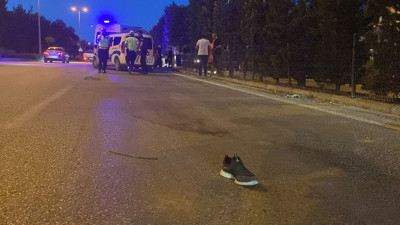 Yolun karşısına geçmeye çalışıyordu