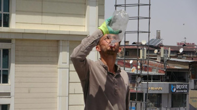 Van’da inşaat işçilerinin sıcakla mücadelesi