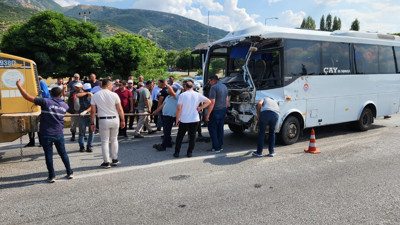 Afyonkarahisar-Konya yolunda kaza! Çok sayıda yaralı var