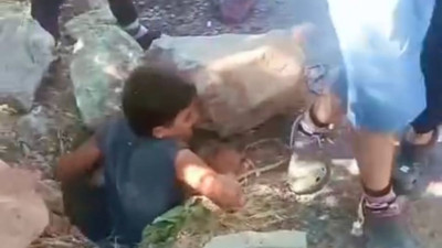 Foseptik çukuruna düşen minik kediye yardım eli!