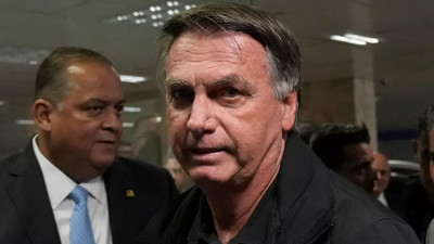 Eski liderin evine ve parti binasına baskın!