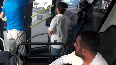 Kriz otobüste geldi! Şoför güzergahı değiştirdi