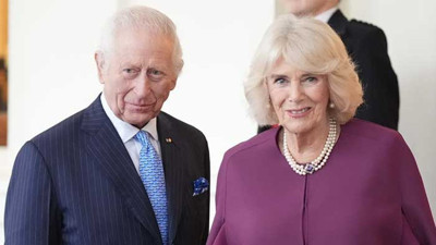 Kralı Charles, Kraliçe Camilla'nın kulağına fısıldadı: Dudak okuma uzmanları çözümledi