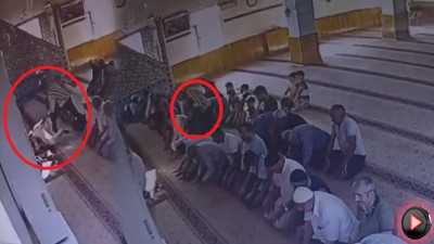 Camide kan donduran cinayet! Komşusunu namazda bıçakladı