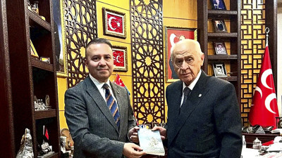 Devlet Bahçeli susuyor, başyazarı savunuyor!