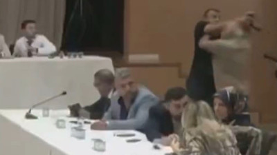 Şile'de vekil seçiminde olay! Meclis'te ayakkabı fırlattı