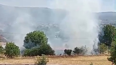 Bolu’da anız yangını! Yükselen dumanlar korkuttu... Yerleşim yerine çok yakın