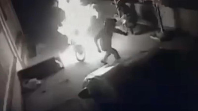 Eski eşten şok plan! Motosiklet alevlere teslim oldu