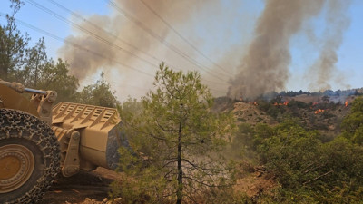 Makilik alandaki orman yangınına müdahale sürüyor!