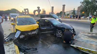 Antalya'da taksi ile otomobil çarpıştı: 5’i turist 7 yaralı