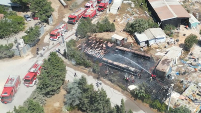 Alevler yediemin deposu yuttu