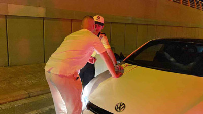 Alkolmetreye üflememek için her yolu denedi! Polislerin sabır testi