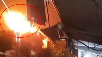 Çatıdaki alevler patlamayla kâbusa döndü! Ekipler seferber oldu