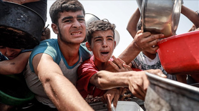 İsrail, yarın Gazze'de saldırılara birkaç saatlik "insani ara" kararı aldığını bildirdi