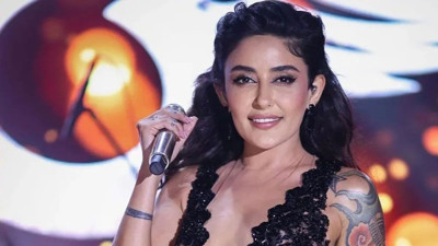 Şarkıcı Melek Mosso kaza geçirdi