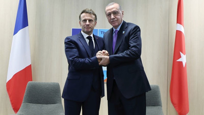 Erdoğan'dan Macron'a tebrik telefonu