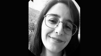 Freni çekilmeyen greyder, manzara izleyenlerin aracını uçuruma sürükledi! 1 ölü, 1 yaralı