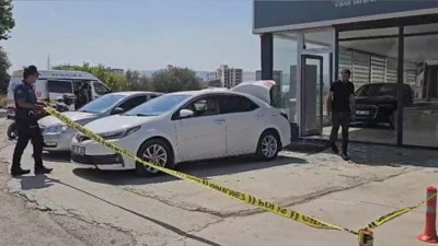 Oto galeriye silahlı saldır! Pencereler paramparça oldu